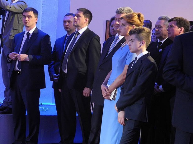 Президент Украины Порошенко ввел запрет георгиевской ленты