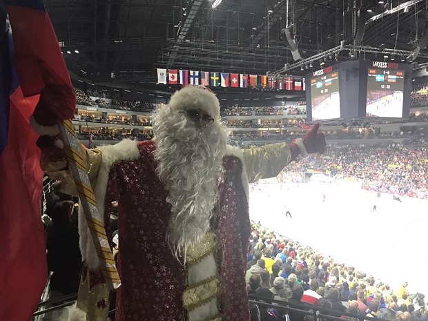 Кто победу России в хоккее принес – Дед Мороз! Фото