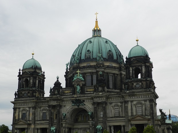 В Берлине полицейский открыл стрельбу в кафедральном соборе Berliner Dom