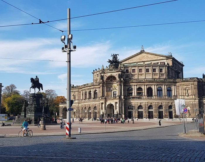 В Дрездене очередь на раздаче масок достигла 20 апреля почти километр