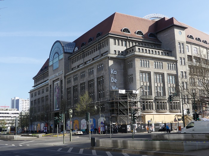В Берлине планируют отменить для непривитых в марте 2022 ограничения для посещений ресторанов и отелей
