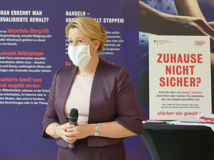 Министр по делам семьи Франциска Гиффей призвала к ослаблению ограничений в Германии