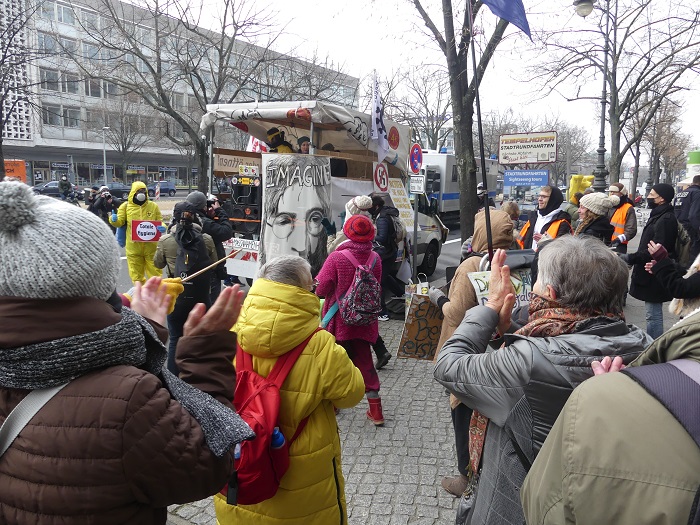 Демонстрация против ограничений в Берлине 19 декабря 2020
