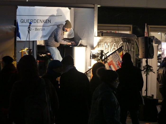 В Берлине на демонстрациях против ограничений запретили музыку