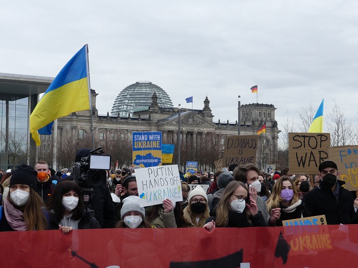 В Германии в Баутцене немецкие подростки напали на украинских девушек на улице Дружбы