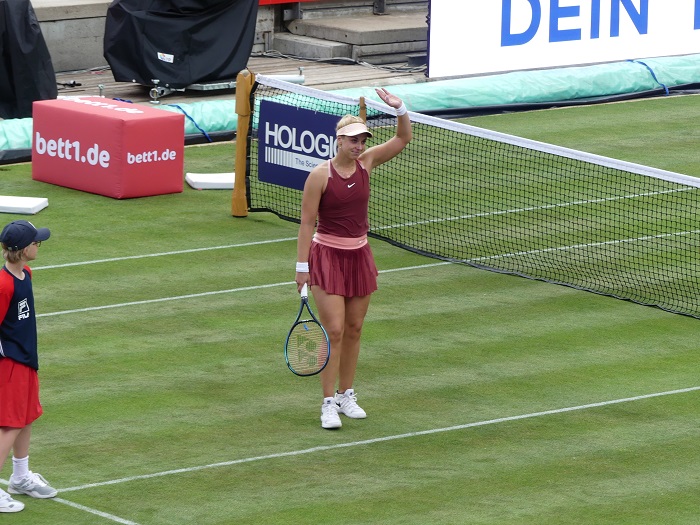 Теннисистка Сабине Лизицки эмоционально отметила победу в квалификации турнира в Берлине 2022